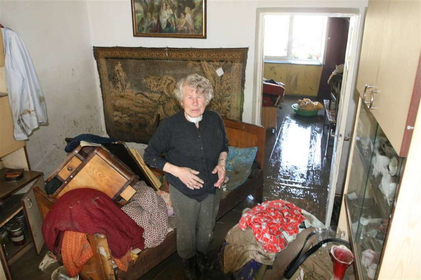 Ma raka. Powódź zabrała jej dom