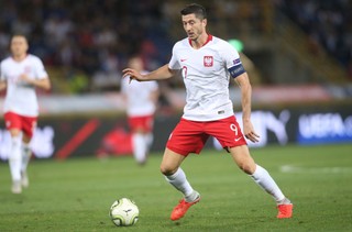 Morawiecki rozmawiał z Merkel o piłkarzach. Lewandowski może zagrać z Anglią