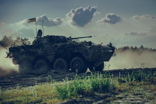 Kosiniak-Kamysz twierdzi, że nie brakuje Rosomaków. Problem w tym, że brakuje