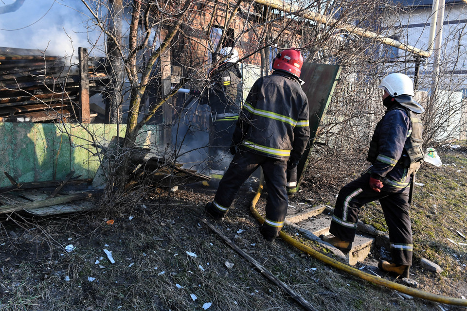 Ukraińscy strażacy pracujący w czasie wojny w Charkowie