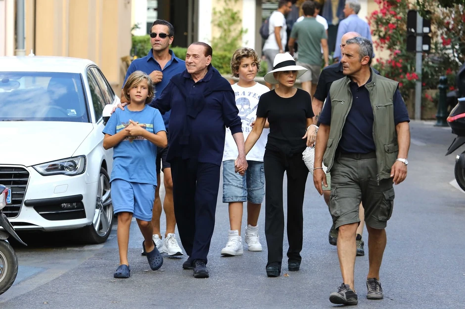 Berluskoni sa ćerkom Marinom i unukom u Sen Tropeu 2015.