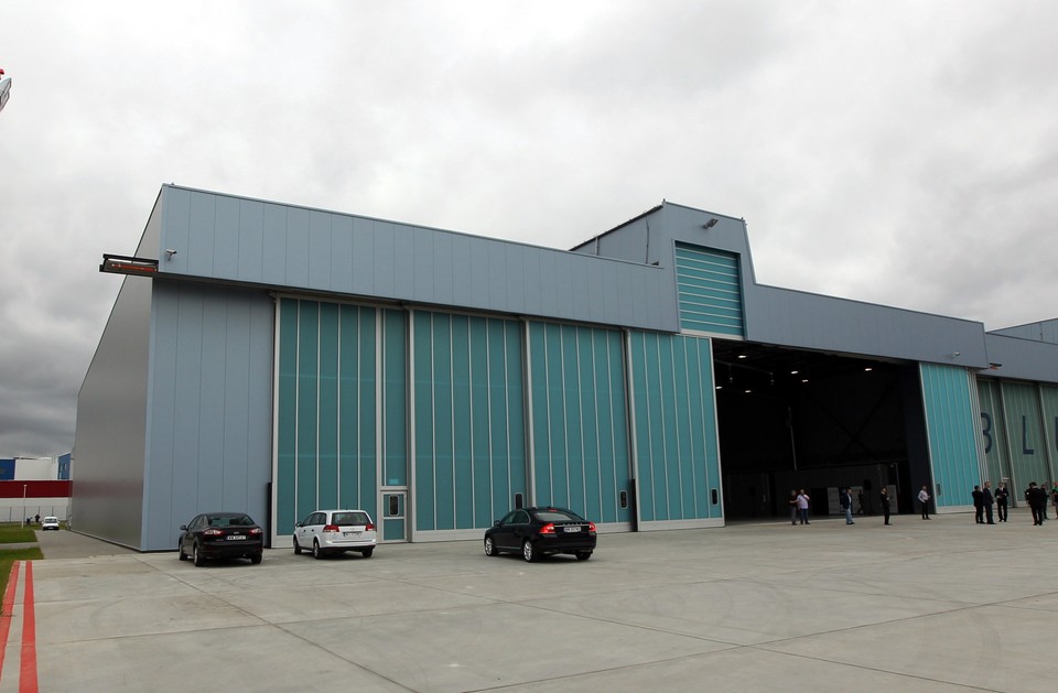 Nowy hangar na lotnisku