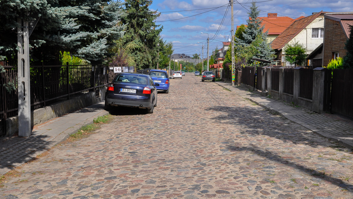 Dwie kolejne ulice w Białymstoku zyskają nowe nawierzchnie. Tym razem będzie to ul. Jana Skrzetuskiego i ul. Jana Zamoyskiego na osiedlu Zawady. Miasto właśnie ogłosiło przetarg na realizację tej inwestycji.