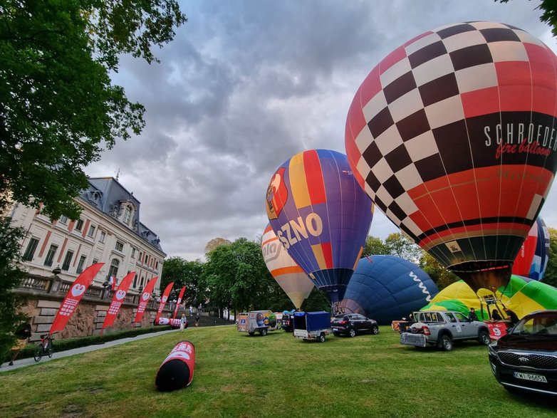 II Zawody Balonowe "In The Silesian Sky" - start balonów o świcie z pszczyńskiego parku zamkowego - 25.06.2022 r. - autor: wpk / pless.pl