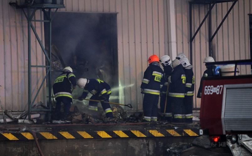 Pożar hali targowej w Broniszach
