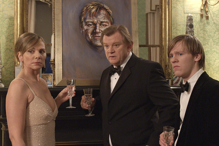 Kim Cattrall jako Jane O'Leary, Brendan Gleeson jako Liam O'Leary i Briain Gleeson jako Connor O'Leary w filmie "The Tiger's Tail" (2006)