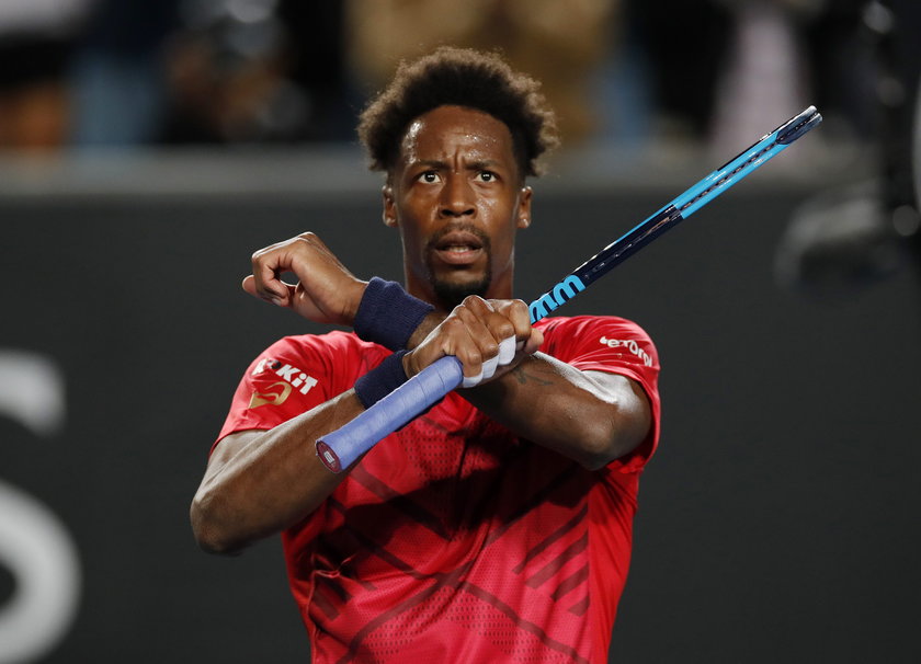 Gael Monfils to słynny tenisowy showman. Kibice uwielbiają jego styl gry. 