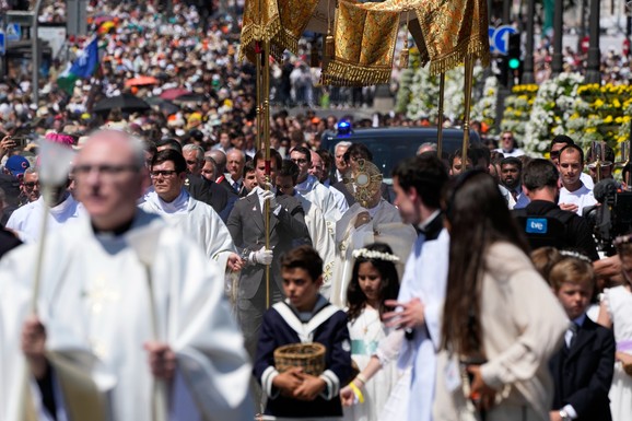 (FOTO) VIŠE OD MILION LJUDI NA ULICAMA MADRIDA Papa Lav služ
