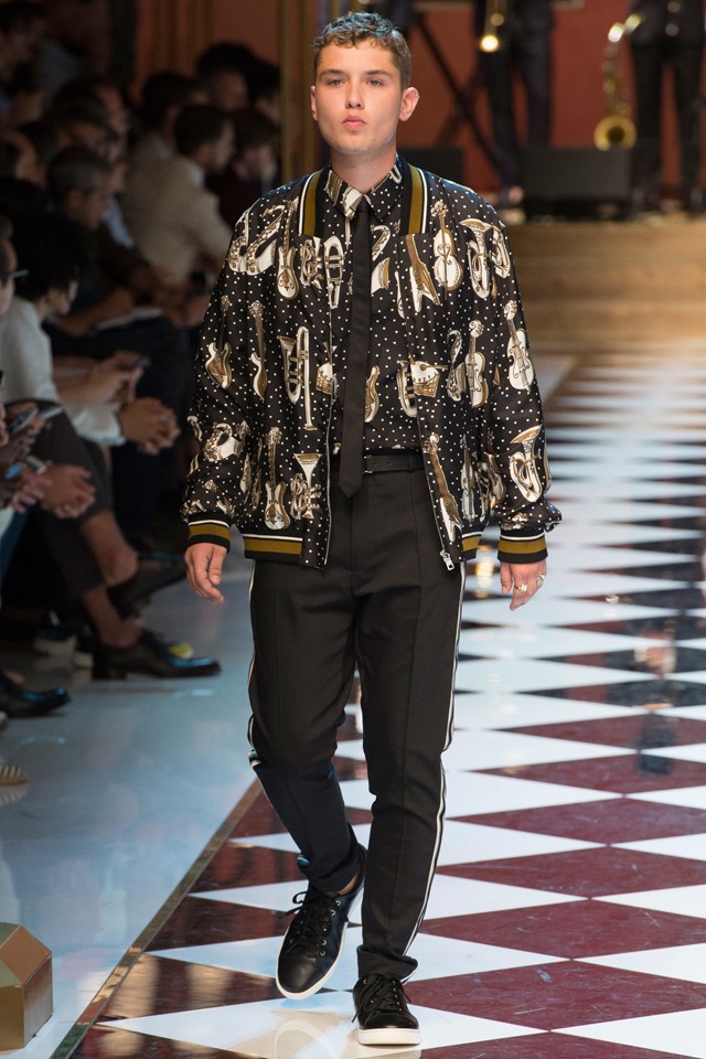 cindy crawford, presley gerber, kaia gerber, jude law, rafferty law, moschino, sztárcsemete, sztárok gyerekei, brandon lee, pamela anderson, dolce & gabbana, modell, férfi modell, divatbemutató