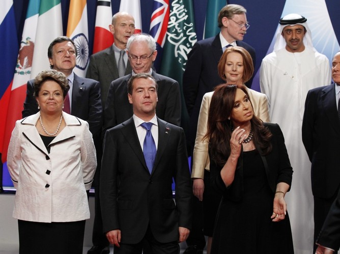 Uczestnicy szczytu G20 we Francji.