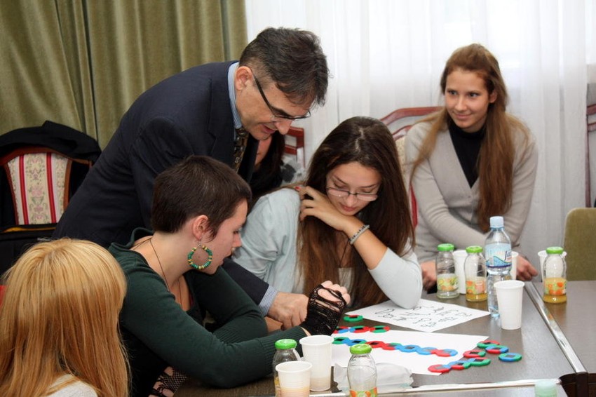 Zdravko Živković prati rad srednjoškolaca