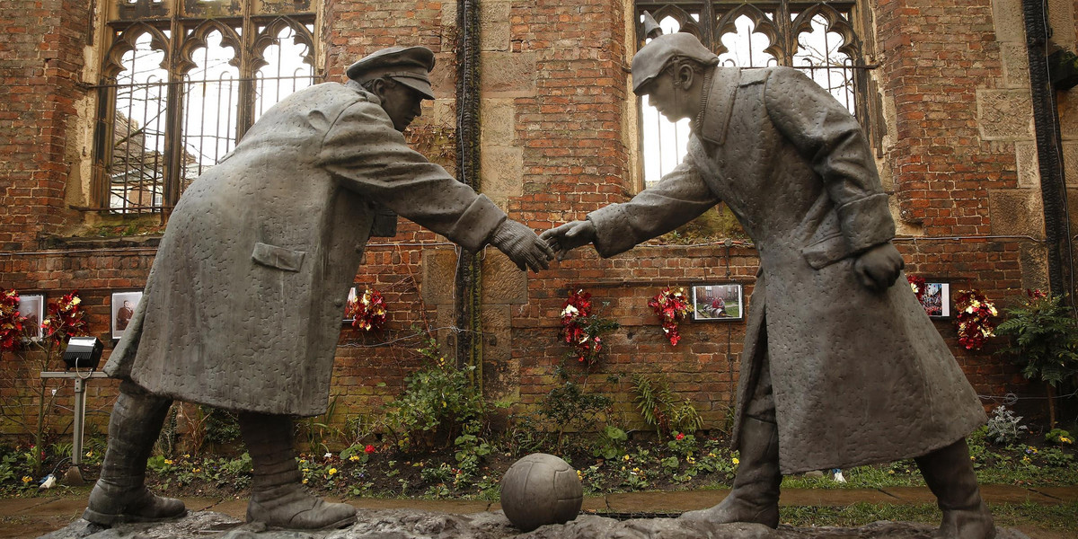 Niezwykła historia z 1914 r. i "Rozejmu Bożonarodzeniowego" z futbolem w tle. 