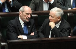 Nowa armia PiS. Macierewicz dla "DGP": Nie zgodzimy się na Caracale, we Francji lata jedynie 15 takich maszyn