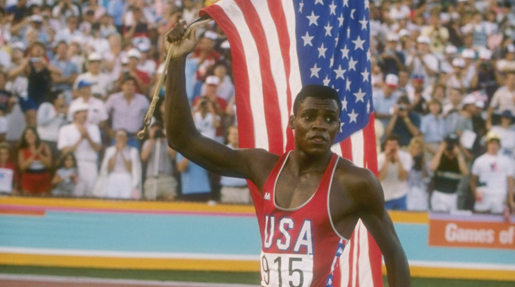 Az amerikai atléta, Carl Lewis négy aranyat nyert az 1984-es játékokon, amelyen a magyarok nem indultak. /Fotó: Getty Images