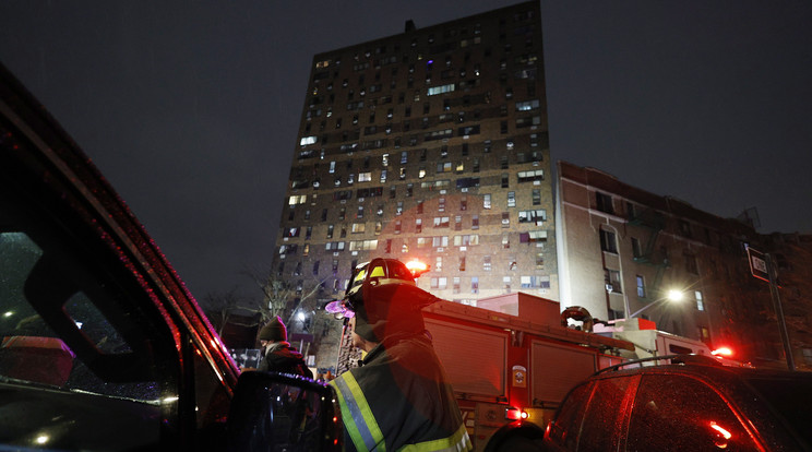 Egy 19 emeletes épület gyulladt ki New Yorkban, 19 meghaltak. / Fotó: EPA/Justin Lane