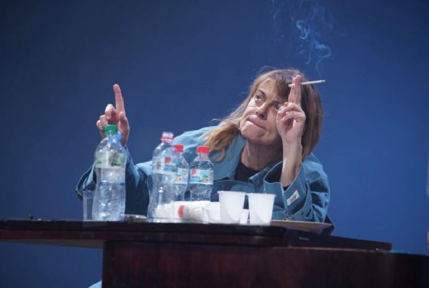 Anita Mančić kao Ikonija na probi predstave "Čudo u Šarganu"