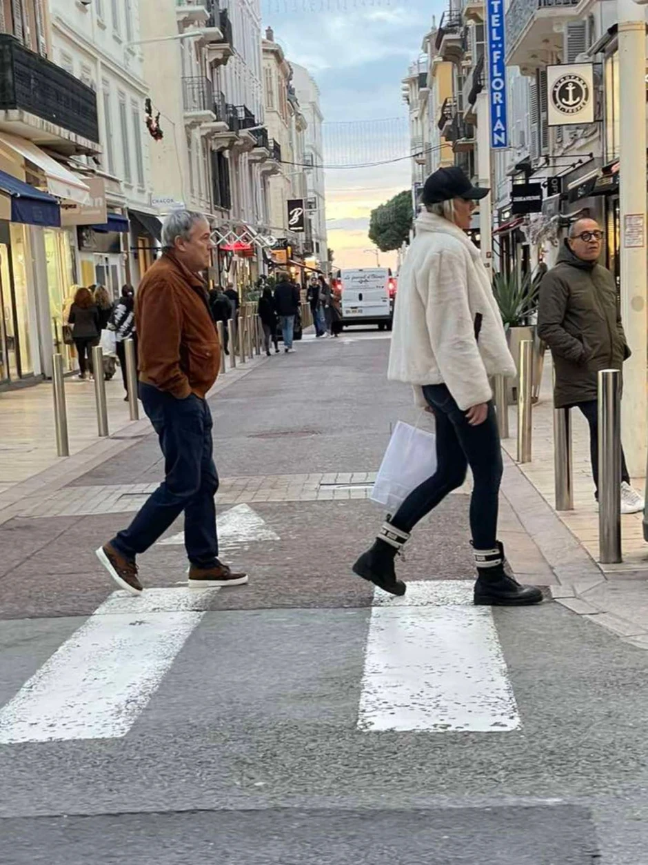 Mića Megatrend sa devojkom