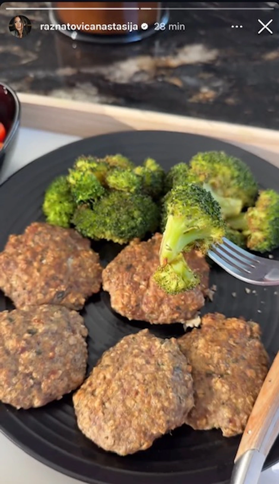 Anastasija pokazala kako se hrani