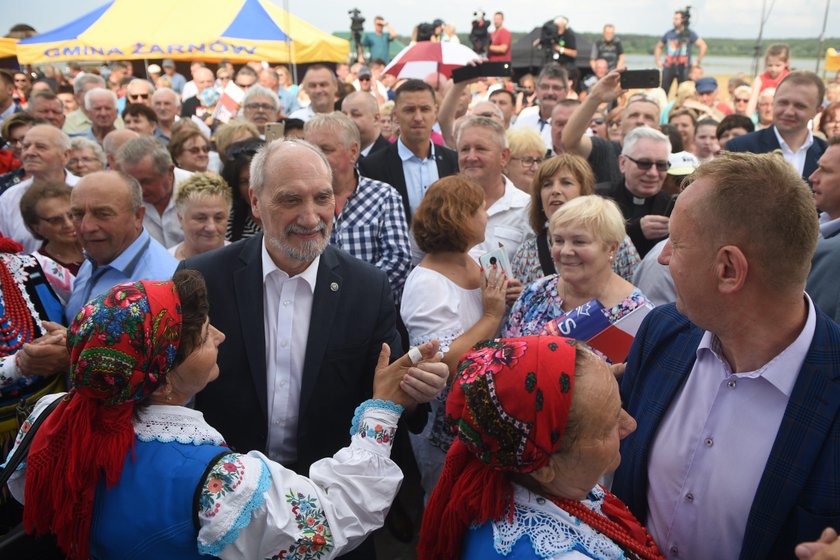 Antoni Macierewicz zatańczył na Pikniku Rodzinnym w Miedznej Murowanej