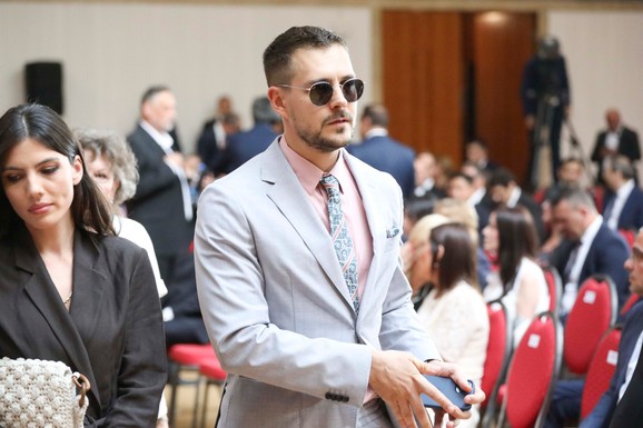 U ŠKOLI SU BILI KATASTROFALNI ĐACI, A DANAS SU VELIKE ZVEZDE Biković imao keca iz ruskog, ON JEDINICU IZ FIZIČKOG, a Saša Matić umalo ponavljao razred