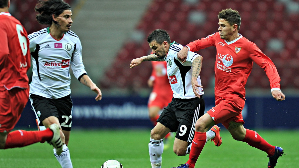 Legia Warszawa przetestowała Stadion Narodowy. W meczu z Sevilla FC podopieczni Macieja Skorży przegrali na jednej z głównych aren Euro 2012 0:2 (0:1). (fot. Mateusz Kostrzewa/Legia.com)