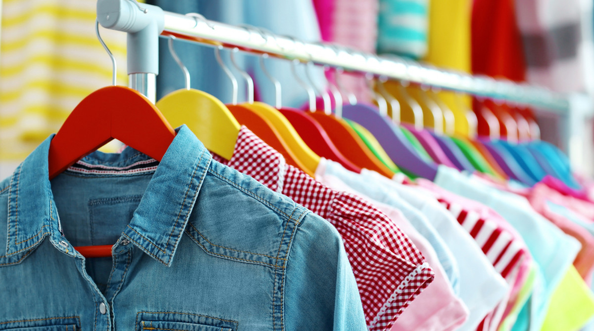 Polacy sprawdzają, czy ubrania dla dzieci są ekologiczne. Jednak nie chcą  za nie więcej płacić