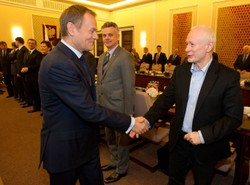 Były wiceszef NBP ujawnia, dlaczego pozywa Tuska do sądu