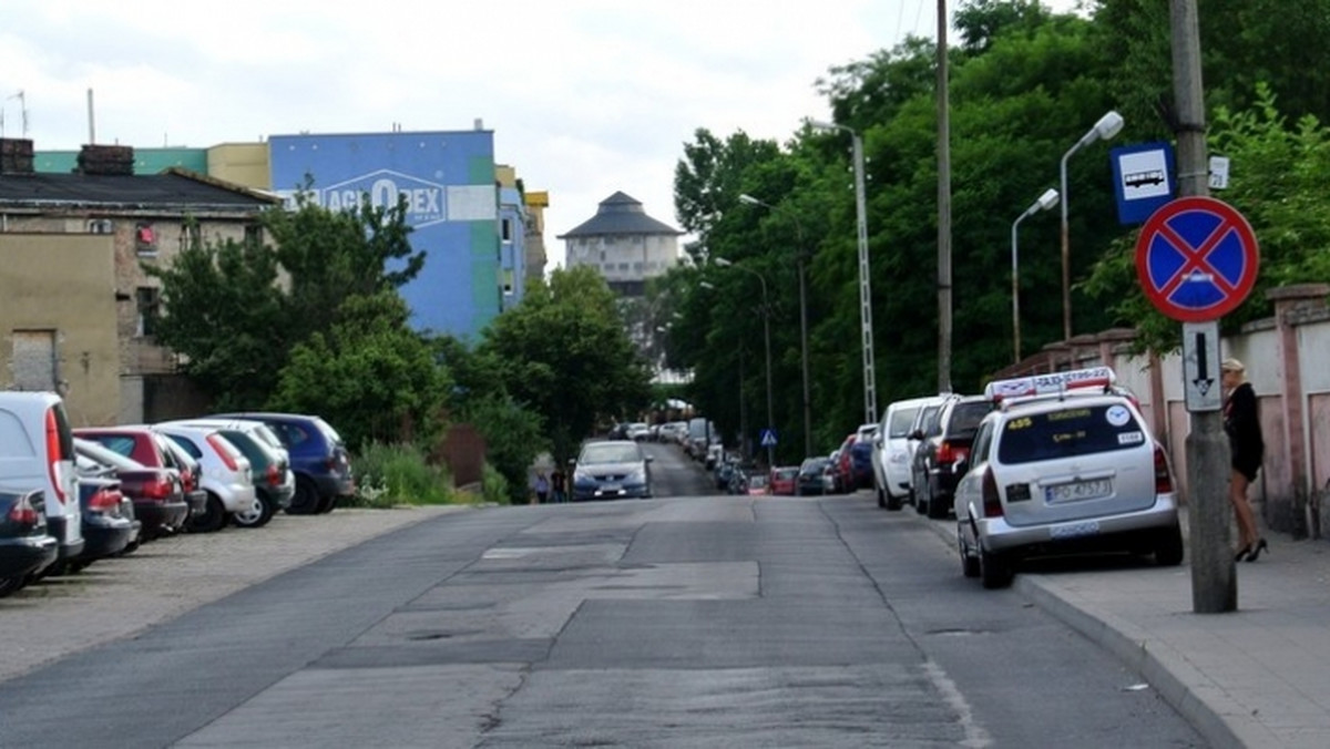 270 milionów - na tyle komornik oszacował wartość ponad 15 hektarów gruntów, na których znajdują się budynki Zakładów Naprawczych Taboru Kolejowego w Poznaniu.  I wystawił je na licytację. Cena wywoławcza wynosiła "tylko" 200 milionów, jednak chętnych do kupna nie było.