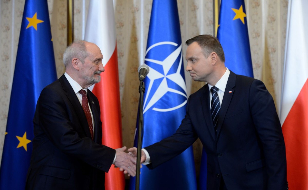 Przez pierwsze półtora roku prezydent nie poświęcał armii zbyt wiele uwagi