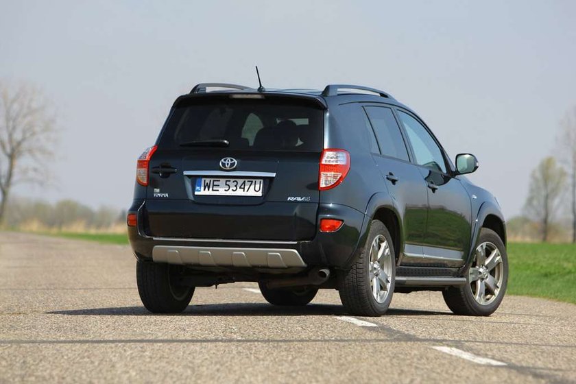 Czy istnieją auta dobre na wszystko? Toyota RAV4 kontra Honda CR-V