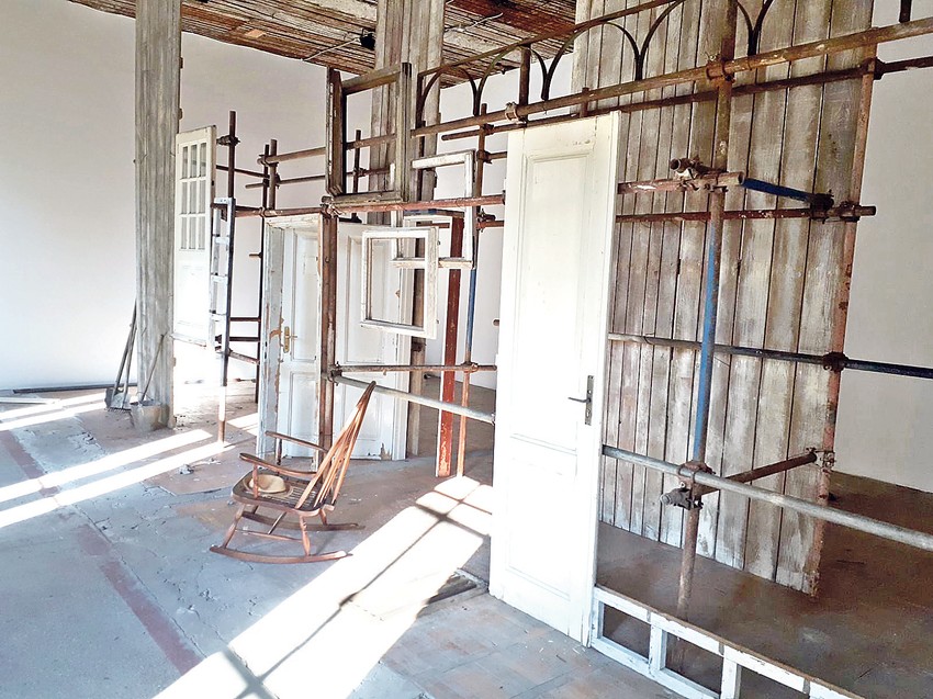 Autorku zanima opšta metafizika Čehovljevog prostora koji odiše prepoznatljivim scenama