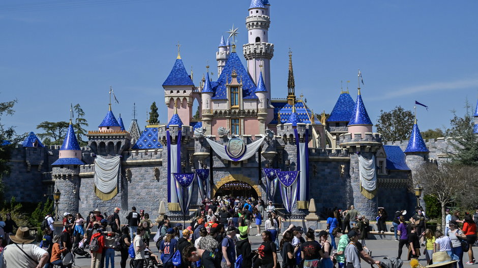 Zamek "Śpiącej królewny" w kalifornijskim Disneylandzie.