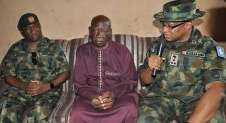 Representative of Chief of Army Staff, Brig.-Gen Vitalis Okoro (left) veteran actor Usman Baba-Pategi, popularly knows as Samanja, on Monday in Kaduna. [NAN]