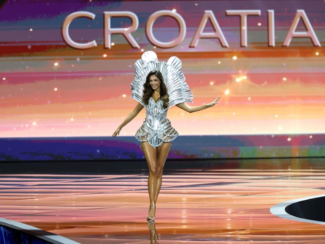 Kad smo sinoć videli hrvatsku misicu u kupaćem pojeli smo se živi što nije naša