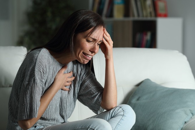 Kod oko polovine bolesnika nastaje nakon ekstremne fizičke aktivnosti ili emocionalnog stresa