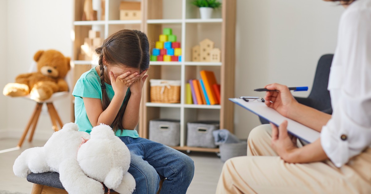 Rodzice robią to, bo chcą dla swojego dziecka jak najlepiej. Jednak te zachowania mogą być tak naprawdę krzywdzące