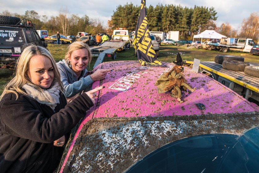 Syrvival Wrak Survival Wrak Race w Łasku. W wyścigach startują Wiedżmy – Witch Team ze Śląska. w Łasku. W wyścigach startują Wiedżmy – Witch Team ze Śląska.