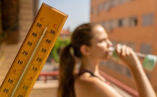 Upalnie przez najbliższe dni w prawie całej Polsce. IMGW wydał ostrzeżenia pierwszego i drugiego stopnia