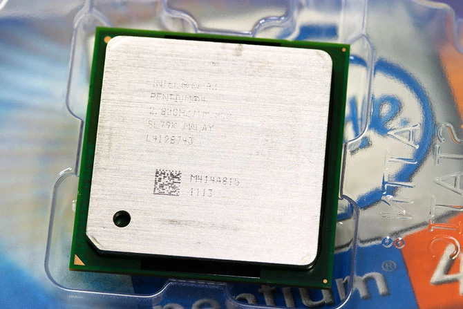 Mimo że Pentiumy 4 często ustępowały wydajnością ówczesnym rozwiązaniom AMD, to w dłużej pespektywie były sukcesem Intela - głównie za sprawą doskonałego marketingu.