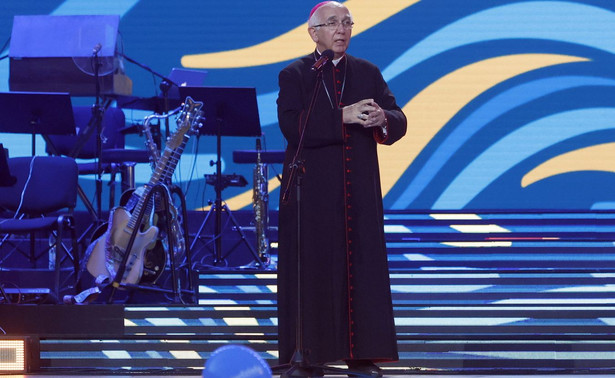 Abp Wacław Depo podczas koncertu w ramach festiwalu "Jasna Strona Mocy" na jasnogórskich błoniach