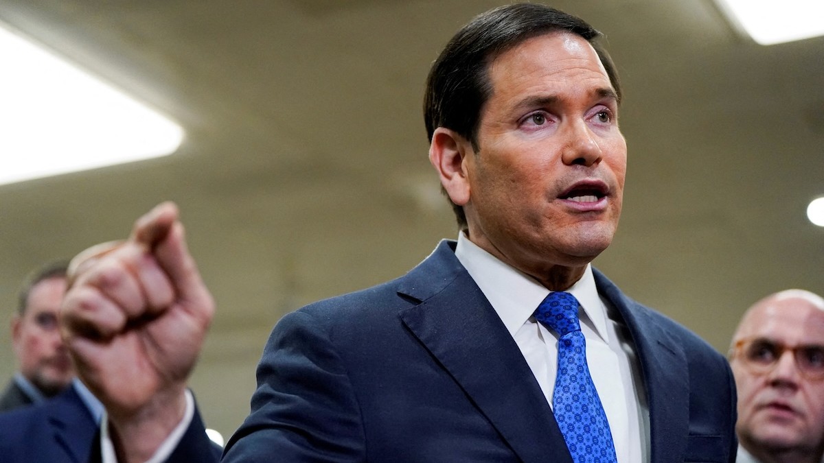 Minister zahraničných vecí USA Marco Rubio sa rozpráva s novinármi, v Kapitole vo Washingtone, D.C., 3. marca 2026. 