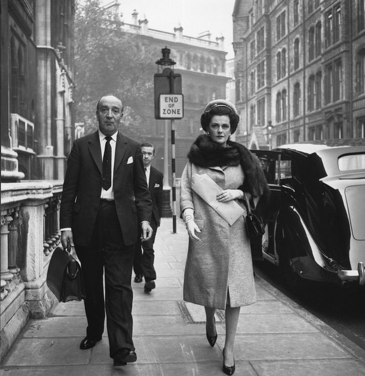 Księżna Argyll w drodze do sądu, 1962 r.