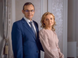 Sylwia i Piotr Krupowie nie lubią rozgłosu. Prowadzona przez nich Fundacja Zobacz Mnie współpracuje z kilkunastoma uniwersyteckimi klinikami na całym świecie. Dzięki temu skonsultowała ze specjalistami z zagranicy ponad 200 dzieci, które nie miały szansy na leczenie w Polsce.