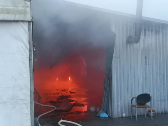 Pożar hali produkcyjnej w Chwałowicach