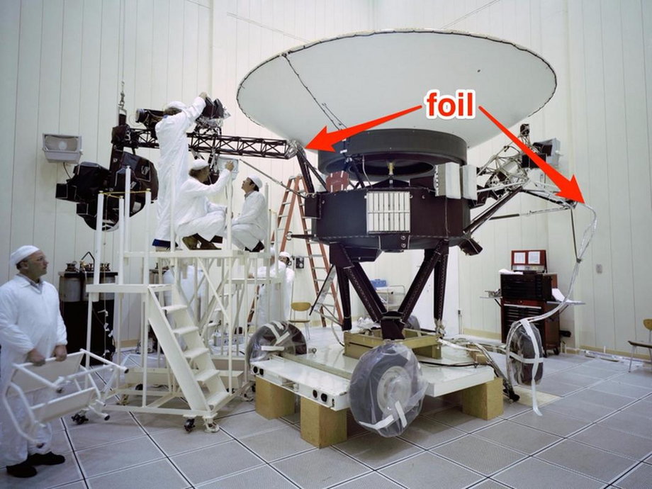Sonda Voyager - izolowanie zewnętrznej instalacji kablowej