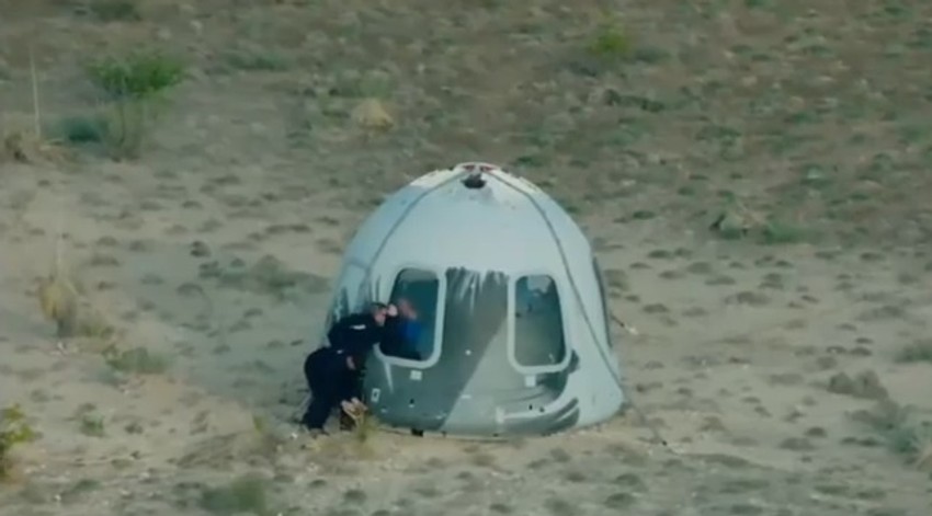 Sletela kapsula sa Bezosom i putnicima 