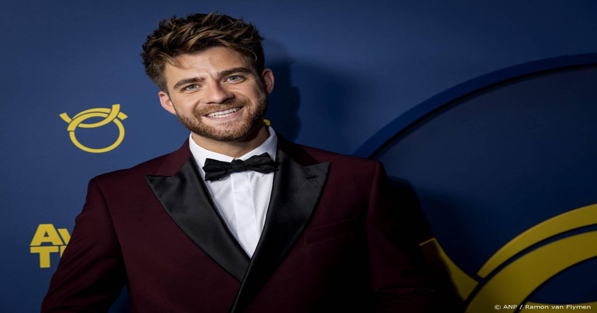 Frank van Leeuwen wint De Slimste Mens en viert feest met honderd mensen in Budel-Schoot