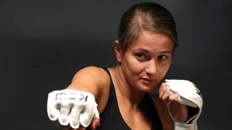 UFC Gdańsk 2017: Karolina Kowalkiewicz vs. Jodie Esquibel ...