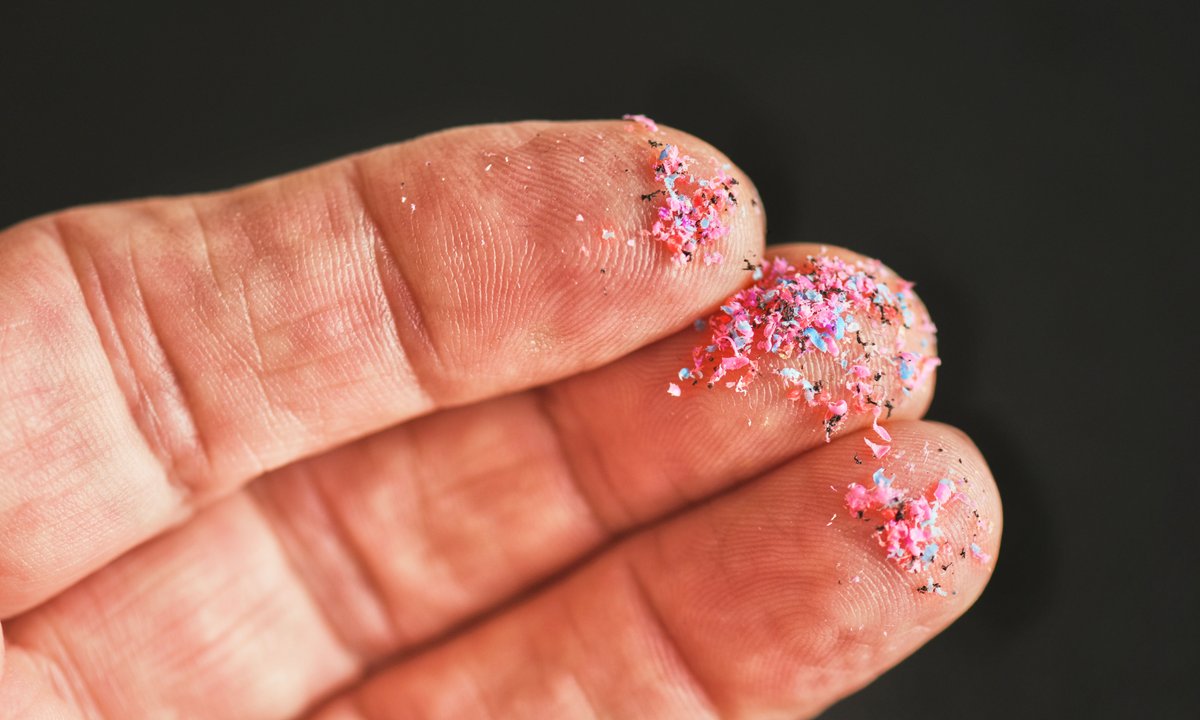Co tydzień zjadamy tyle plastiku, ile ma karta płatnicza. Można to zmienić