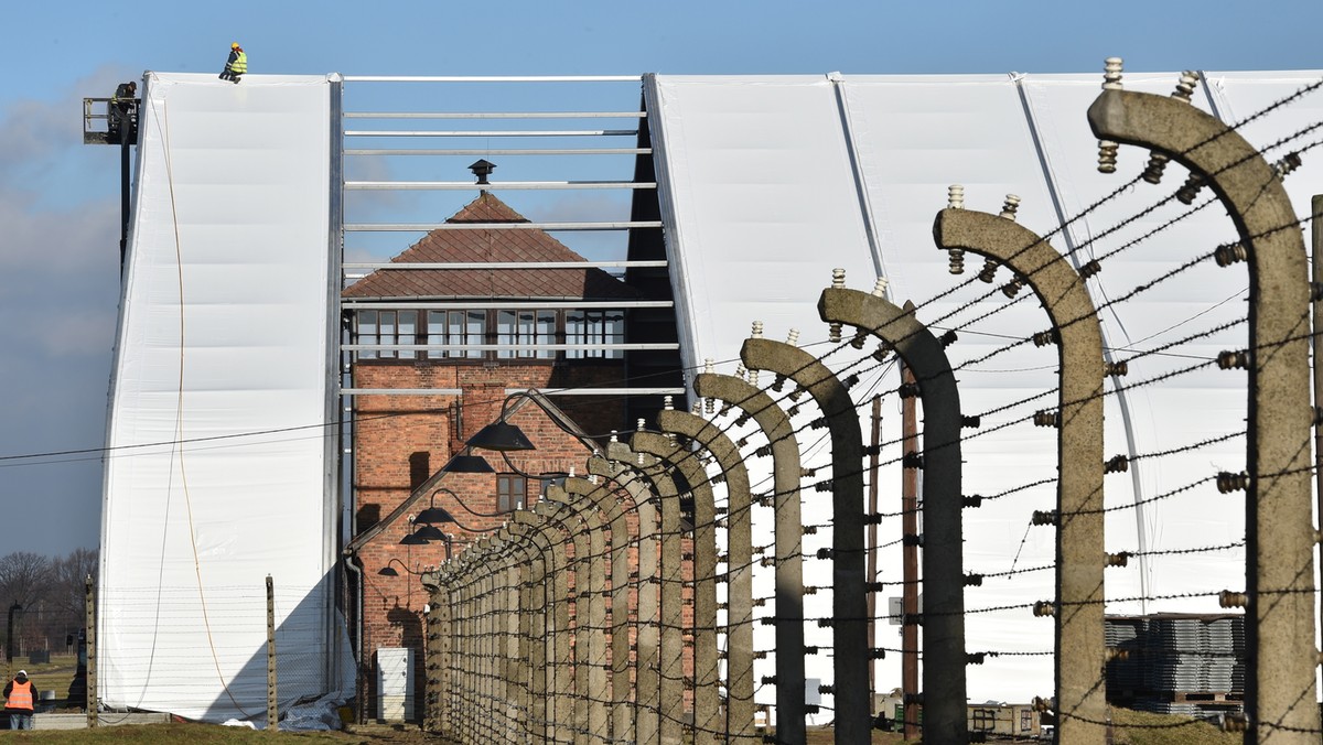 Zbliża się 70. rocznica wyzwolenia niemieckiego obozu Auschwitz. W ceremonii, która odbędzie się 27 stycznia w pobliżu bramy głównej dawnego Auschwitz II-Birkenau, udział zapowiedziało ok. 300 byłych więźniów, w tym stu z Polski – podało Muzeum Auschwitz.